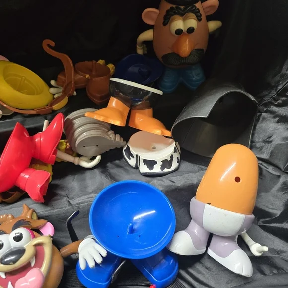 Lot Of Some Vintage And New Mr. Potato Head Dolls And Accesories - Picture 3 of 4